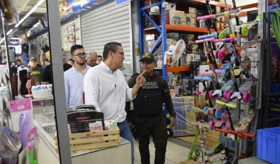 Alcalde Jorge Acevedo en diálogo con los comerciantes de la ciudad/Foto cortesía