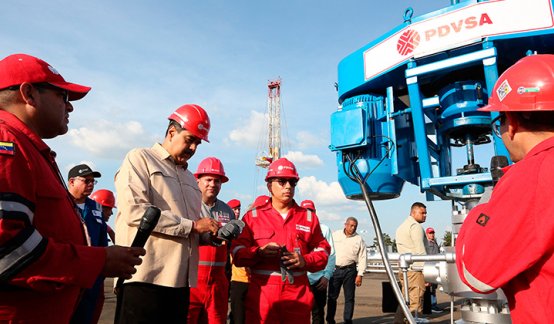 Las expropiaciones a las empresas extranjeras por parte de Hucho Chávez y la mala administración Nicolás Maduro llevaron a la ruina a la industria petrolera de Venezuela. / Foto archivo