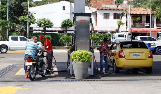 Estaciones de servicio. / Foto La Opinión