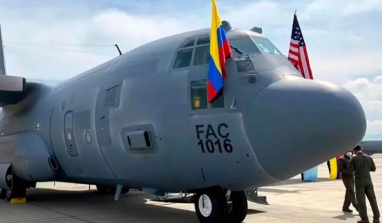 Petro agradeció en 2022 a Gobierno gringo por donación de aviones que hoy llama “chatarra” tras accidente en Putumayo