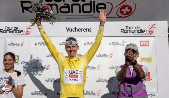 El esloveno Tadej Pogacar volvió a atacar en la montaña.