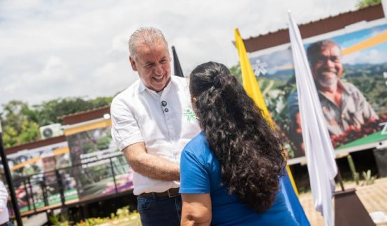 El director general del SENA, Jorge Eduardo Londoño, durante su intervención en la apertura de Tienda Zajuna Campo, en El Zulia./ Foto: Carlos Ramírez