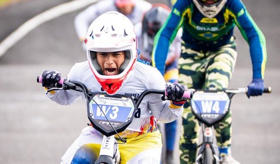 La pedalista colombo-venezolana Camila De La Hoz sigue cosechando títulos en el campo internacional.