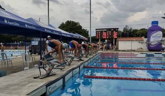 Buena participación de nadadores tuvo la VII edición del Festival Internacional de natación del club Aquaman.