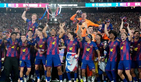 El FC Barcelona se coronó campeón de la Liga al vencer el Real Madrid 2-0 en el Nou Camp.