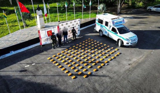 Usaban una ambulancia para transportar cocaína: Ejército decomisó 207 kilos