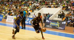 Baloncesto en el Coliseo Toto Hernández./ Foto: Archivo/La Opinión