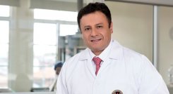 César Enciso, Coordinador de la Unidad de Cuidados Intensivos (UCI), Hospital Infantil Universitario de San José. / Foto: Cortesía