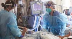 La Universidad Johns Hopkins estima que 417.000 personas han muerto. / Foto: AFP