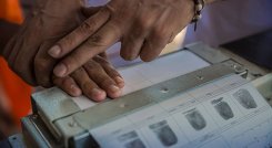 Venezolanos, de padres colombianos, esperan la nueva circular para conocer si pueden inscribirse sin necesidad del apostillado. 