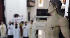 Por primera vez en la historia, la misa en honor al patrono de San Cristóbal se realizó a puerta cerrada / Cortesía.
