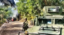 e registra la quema de un bus en la vía El Zulia - Tibú, sector Agualasal.   Foto: Cortesía