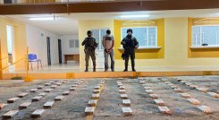 Fueron halladas 72 panelas de presunto clorhidrato de cocaína. / Foto: Policía