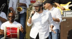 El cantautor dominicano ha publicado más de diez álbumes a lo largo de su exitosa carrera.