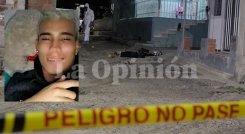 Junto a la cancha del barrio Loma de Bolívar, fue asesinado Iván Alexander Marín Betancurt.