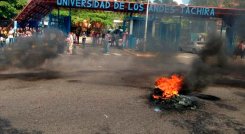 Protestas en la ULA. (Foto: La Opinión)