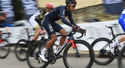 Egan Bernal marcha en la casilla 14 a 20 segundos del líder. AFP