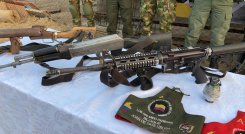 El Ejército se incautó de dos fusiles, munición y brazaletes de los gaitanistas.
