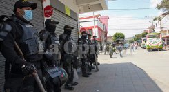 La Policía se incautó de mercancía de contrabando, entre cigarrillos, medicamentos y otras mercancías.