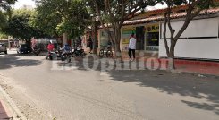 En el barrio Prados del Este se cometió un robo y luego se registró una balacera entre delincuentes y unos policías de la Sijín.