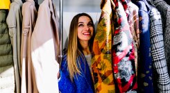 Las mujeres que más compran ropa de segunda mano están entre los 25 y 35 años.  Foto: Cortesía