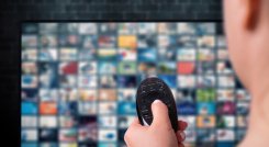 Ver sus películas favoritas y escuchar su música preferida en streaming puede acarrear costos superiores a $1.590.000 anuales. / Foto: Freepik.es