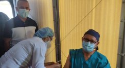 Rómulo Ramírez, jefe de Emergencias del Hospital Central de San Cristóbal, fue el primero en ser vacunado. / Foto: Eilyn Cardozo