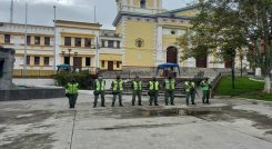 Al momento de la celebración de la misa en la Catedral de San Cristóbal, había presencia de militares a las afueras de la misma./ Cortesía/ La Opinión 
