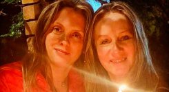 La relación de Alejandra (derecha) y Elizabeth comenzó hace poco más de un año.