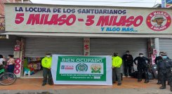 En los establecimientos comerciales se vendía mercancía de contrabando.