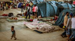 Casi 4.000 personas provenientes de Venezuela se han desplazado hasta el poblado de Arauquita en busca de resguardo. / Foto: AFP