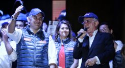  El expresidente Álvaro Uribe contó que una conversación telefónica con el presidente Iván Duque, le indicó que no tomara las proposiciones del Centro Democrático como oposición al Gobierno, sino como una alternativa. / Foto: Colprensa