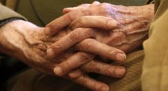 Los tratamientos farmacológicos personalizados, las terapias físicas, ocupacionales, de lenguaje, psicológicas, y las cirugías de estimulación cerebral profunda son alternativas que se tienen para sobrellevar el Parkinson. / Foto: Col