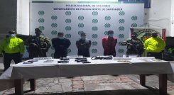 Los detenidos tenían pistolas, munición y granadas.