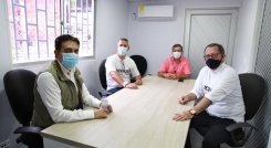 Los miembros del comité de revocatoria contra el alcalde Jairo Yáñez en reunión junto al registrador nacional, Alexander Vega, hace algunos meses. / Foto: archivo La Opinión