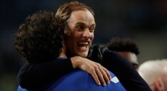 El entrenador alemán del Chelsea, Thomas Tuchel (centro), celebra después de que su equipo ganara la final de la Liga de Campeones de la UEFA contra el Manchester City, en el estadio Dragao de Oporto. / Foto: AFP