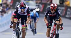 Andreas Kron (derecha), ganó la sexta etapa de la Vuelta a Suiza