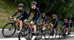Ineos Grenadiers luego de ganar el Giro de Italia, ahora va por el Tour de Francia