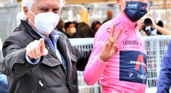 Egan Bernal y el entrenador italiano Gianni Savio