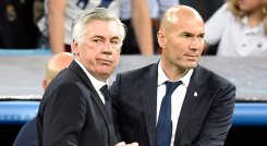 Carlo Ancelotti (izquierda) sustituye al saliente técnico del Real Madrid, Zinedine Zidane (derecha). / Foto: AFP