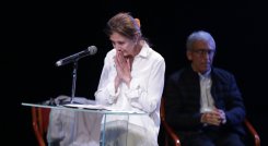 Las palabras más esperadas e el acto eran las de Ingrid Betancourt, quien estuvo cautiva por más de seis años en poder de este grupo guerrillero y por primera vez desde su liberación en 2008 estuvo cara a cara con sus captores. / Foto: Colprensa