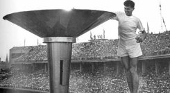 Juegos Olímpicos de Melbourne 1956, encendida del pebetero.