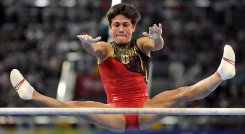 Oksana Chusovitina de Uzbekistán la gimnasta más longeva de los Olímpicos de Tokio.