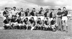 Plantilla del Cúcuta Deportivo de 1951 que se presentí en la reinauguración de El Campín: / Foto: Archivo