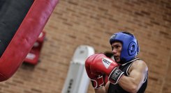  Ceiber Ávila, boxeador colombiano.