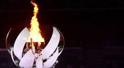 Naomi Osaka, primera tenista en encender la llama olímpica 