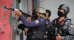 Vivir entre las balas en las barriadas de una Venezuela empobrecida