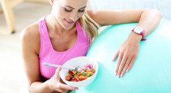 Algunas señales de que se están adoptando mejores hábitos pueden ser manifestadas por el cuerpo. Una piel visiblemente más hidratada, un mayor nivel de energía y el correcto funcionamiento de los órganos son indicadores de una adecuada nutrición y de un estilo de vida más activo y saludable.