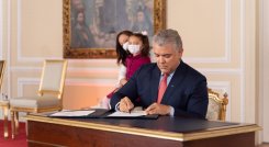 Duque afirmó que la norma se ajusta a la Constitución, en tanto es una "causa garantista" pues para verificar que hay un "debido proceso, la doble conformidad opera automática una vez hay una sanción de primera instancia". / Foto: AFP