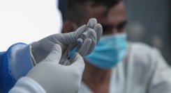 El objetivo es terminar el acopio de vacunas que tenemos actualmente en reserva , según el ministro de Salud. / Foto: Colprensa